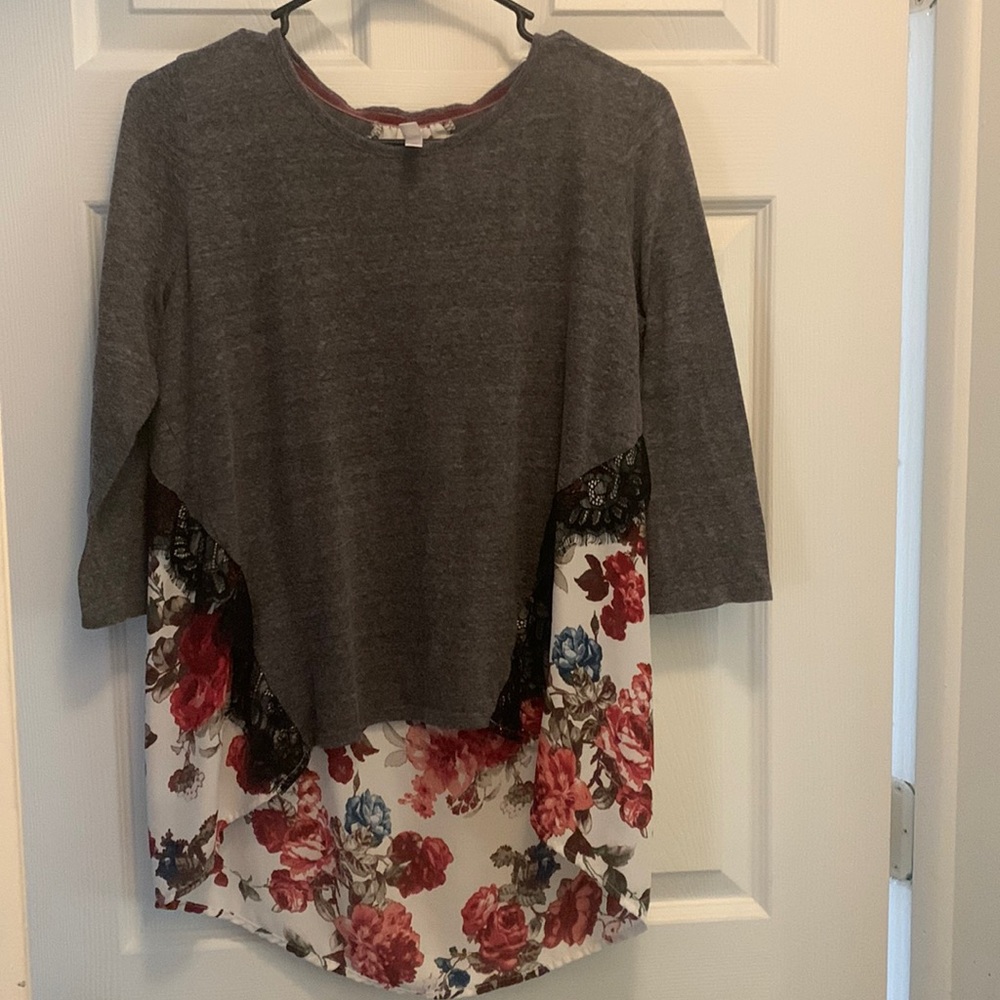 High low 3/4 sleeve top